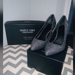Brand new Vera Wang, Simply Stretch heels.